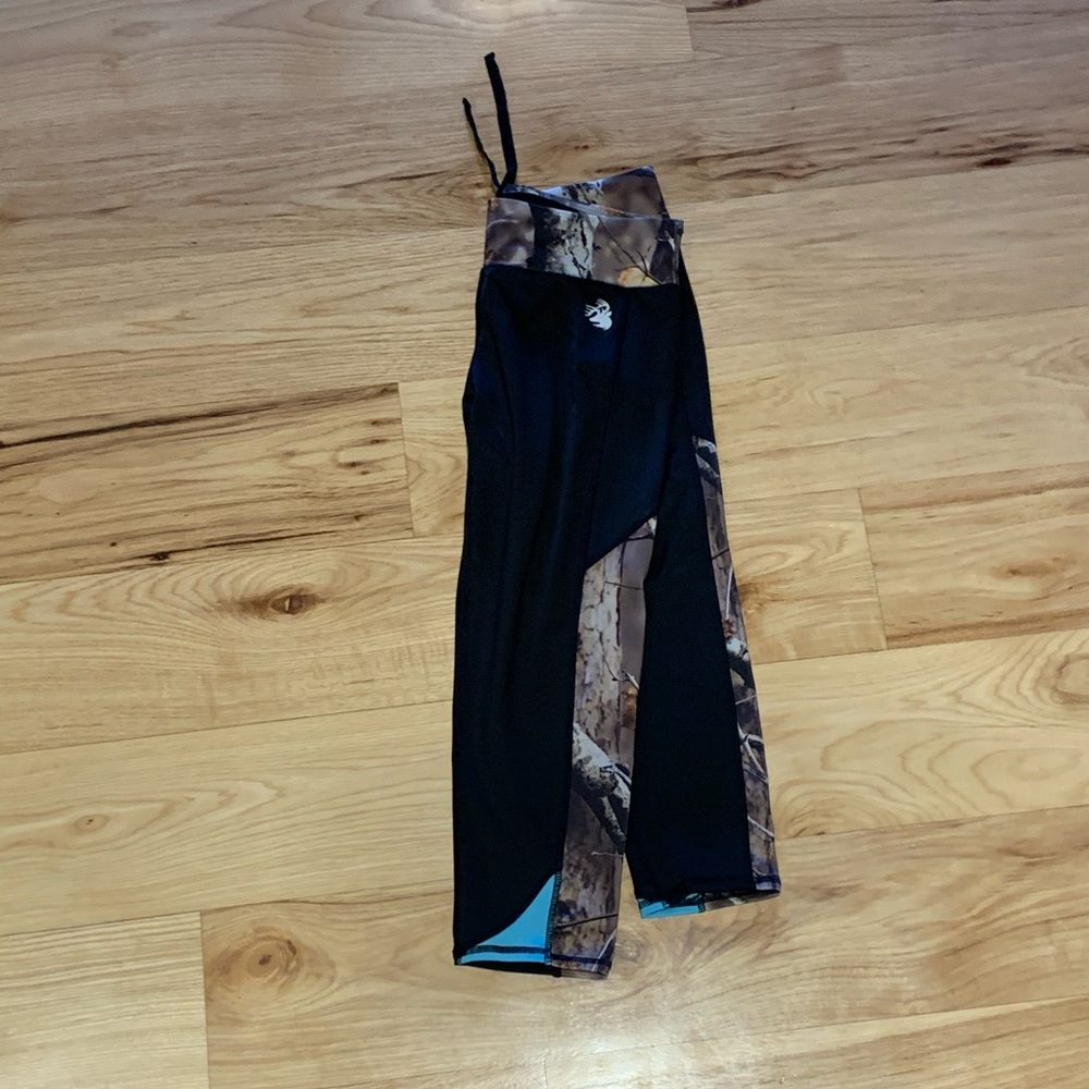 VGUC Women’s camo capri